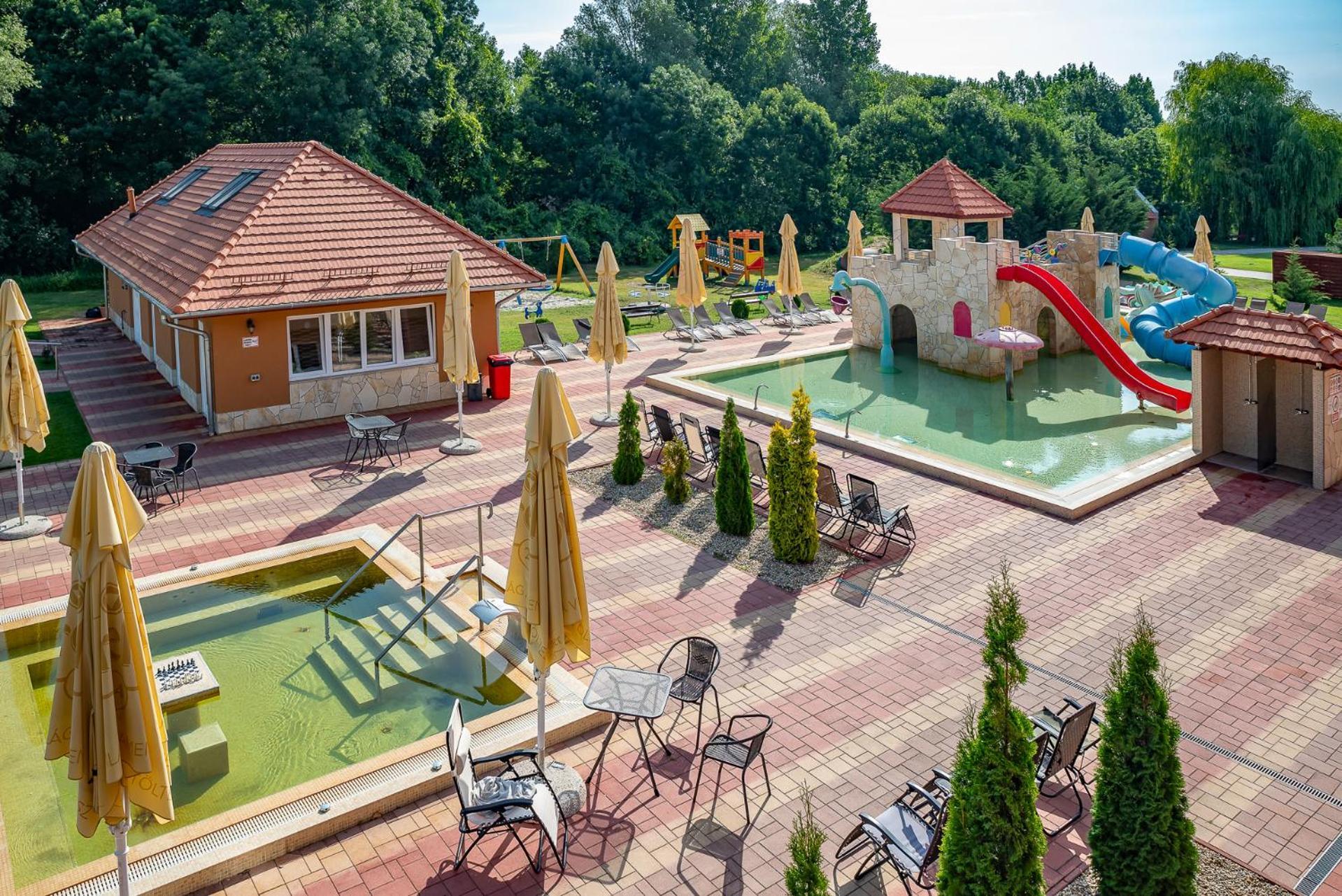 Termal Hotel Vesta Tapioszecso Zewnętrze zdjęcie